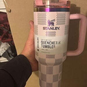 Stanley Pink Quencher H2.0 40 oz as shown new in box